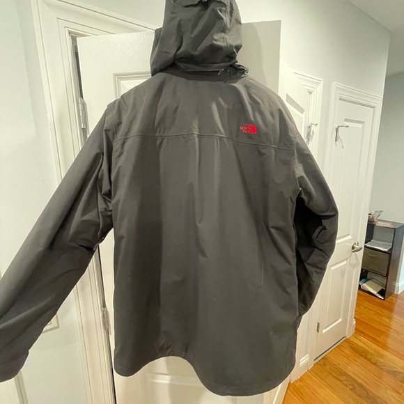 The North Face Men’s Charcoal Winter/Ski Jacket - Picture 7 of 7